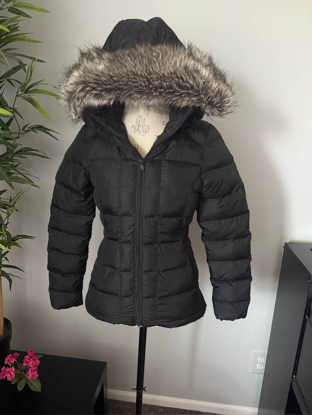 The Northface Coat Size xs Women black down filled Gotham